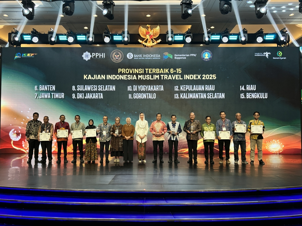 Indonesia Sharia Economic Festival (ISEF) ke-12 tahun 2025 di JIEXPO Kemayoran, Jakarta, Provinsi Seribu Masjid NTB berhasil memboyong dua penghargaan bergengsi sekaligus dalam ajang Indonesia Muslim.