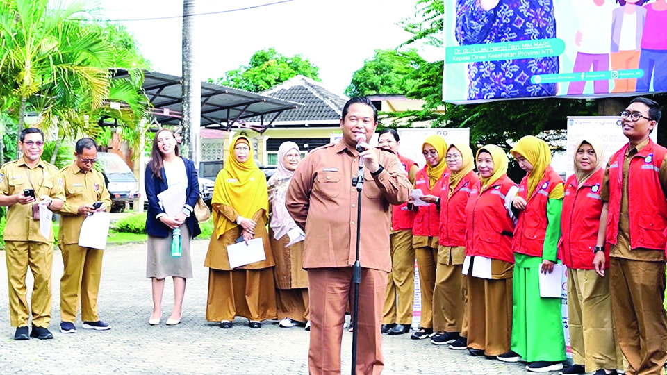 KESEHATAN JIWA: Kepala Dikes NTB dr Lalu Hamzi Fikri saat memberikan arahan saat skrining kesehatan jiwa di Dinas Kesehatan NTB, Selasa (14/10).