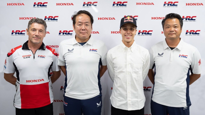 Diogo Moreira resmi gabung Honda LCR di MotoGP 2026. Pembalap muda Brasil ini teken kontrak multi-tahun dan siap debut di kelas premier.