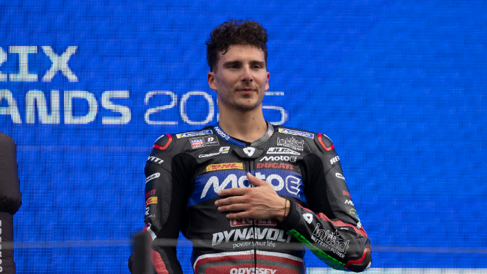 Lorenzo Baldassarri resmi kembali ke WorldSBK 2026 bersama GoEleven Ducati, gantikan Andrea Iannone dan siap debut dengan Panigale V4R baru.