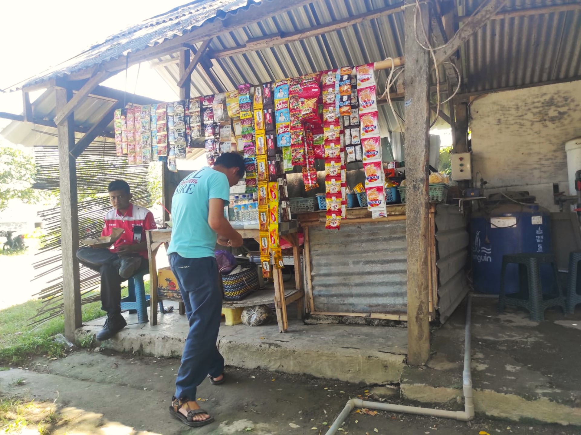 Salah satu lapak UMKM di Lombok Utara, beberapa waktu lalu. Pedagang kecil menjadi salah satu sasaran program pinjaman tanpa bunga di sana.