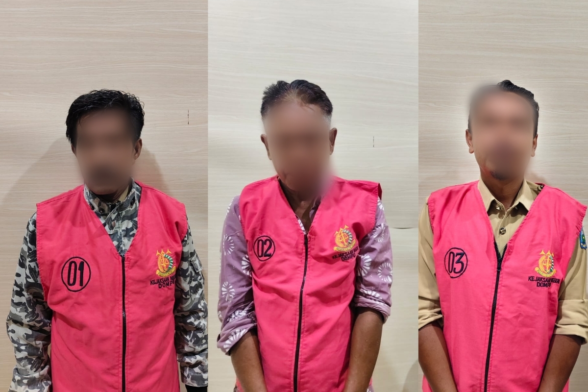 Kades Jambu M, serta mantan Sekdes F dan mantan bendahara S ditahan, Rabu (15/10).