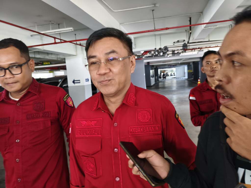 Aspidsus Kejati NTB Zulkifli Said jelaskan&nbsp;Kejati NTB terus mendalami dugaan kasus korupsi di PT Gerbang NTB Emas (GNE). Mereka kini memeriksa sejumlah saksi dari pegawai dan jajaran GNE.