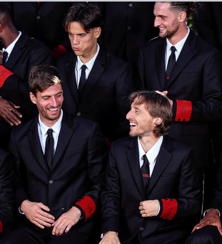 Para pemain AC Milan saat sesi pemotretan, beberapa waktu lalu.