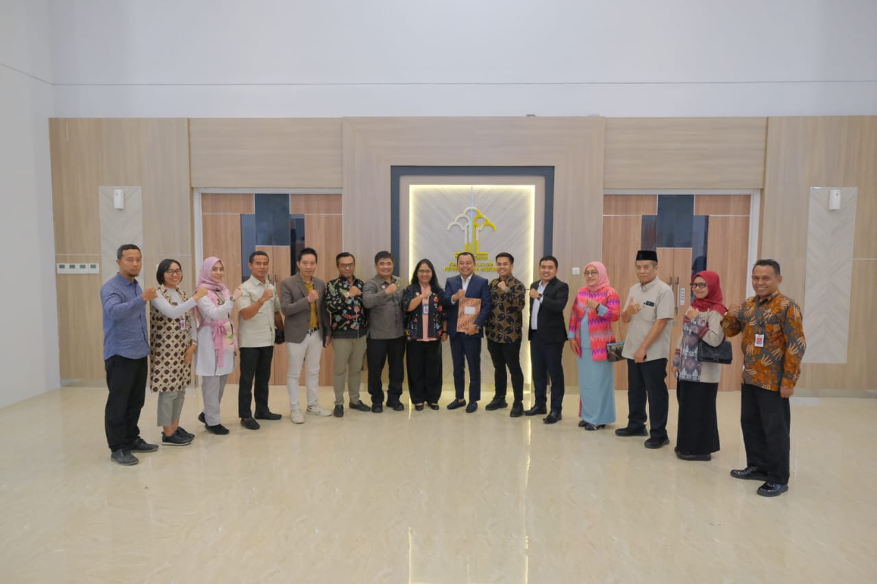 Jajaran Kanwil Kemenkum NTB bersama perwakilan sekretariat DPRD Loteng menggelar rapat Harmonisasi, Pembulatan, dan Pemantapan Konsepsi terhadap empat Raperda Inisiatif DPRD Loteng.