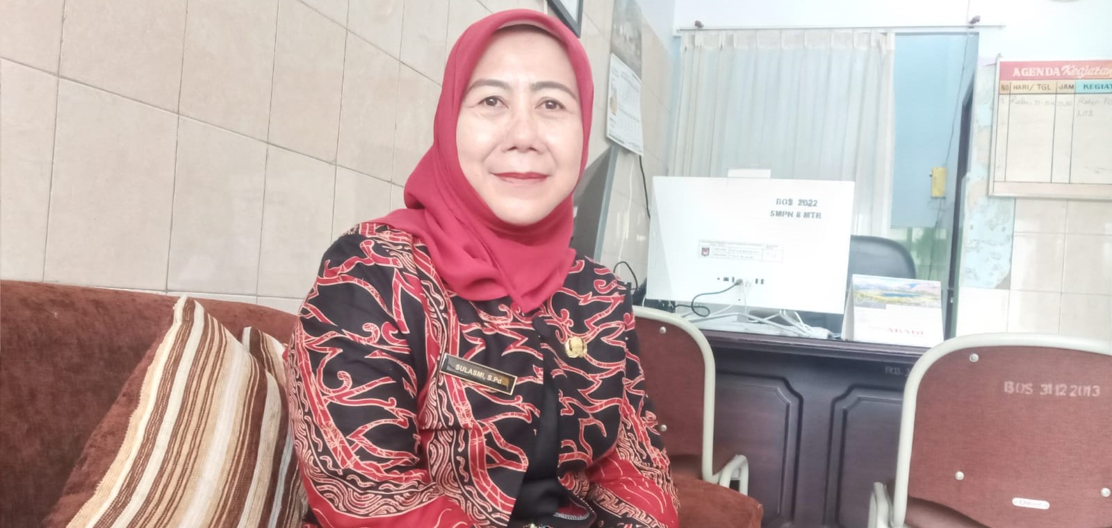 Kepala SMPN 8 Mataram Sulasmi