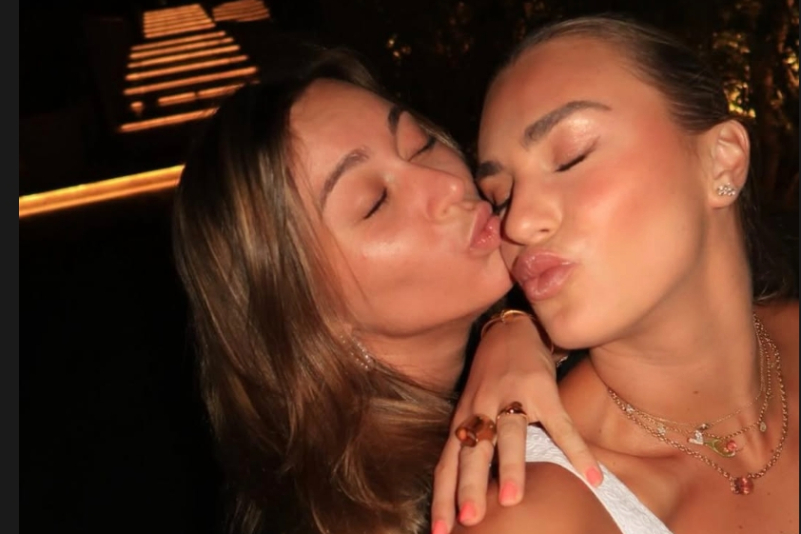 Aryna Sabalenka dan Paula Badosa kembali reuni di Dubai. Duo &ldquo;Sabadosa&rdquo; nikmati kencan hangat setelah lama berpisah karena cedera.