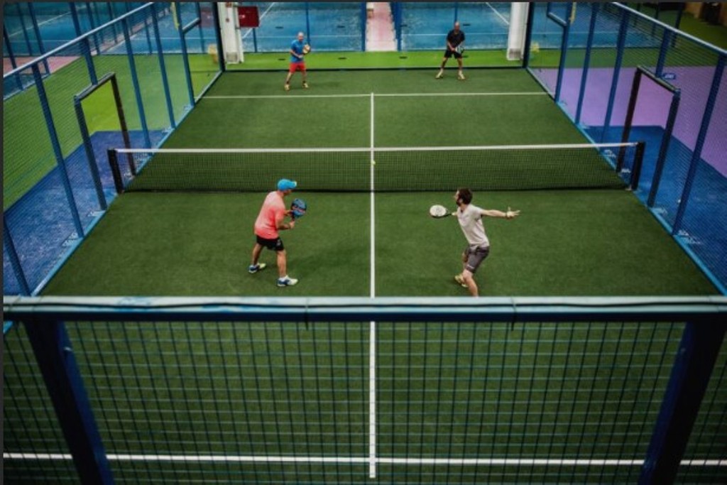 Padel adalah Olahraga Raket Baru yang Seru, Kombinasi Fleksibel dari Tenis, Skuas, dan Bulu Tangkis!