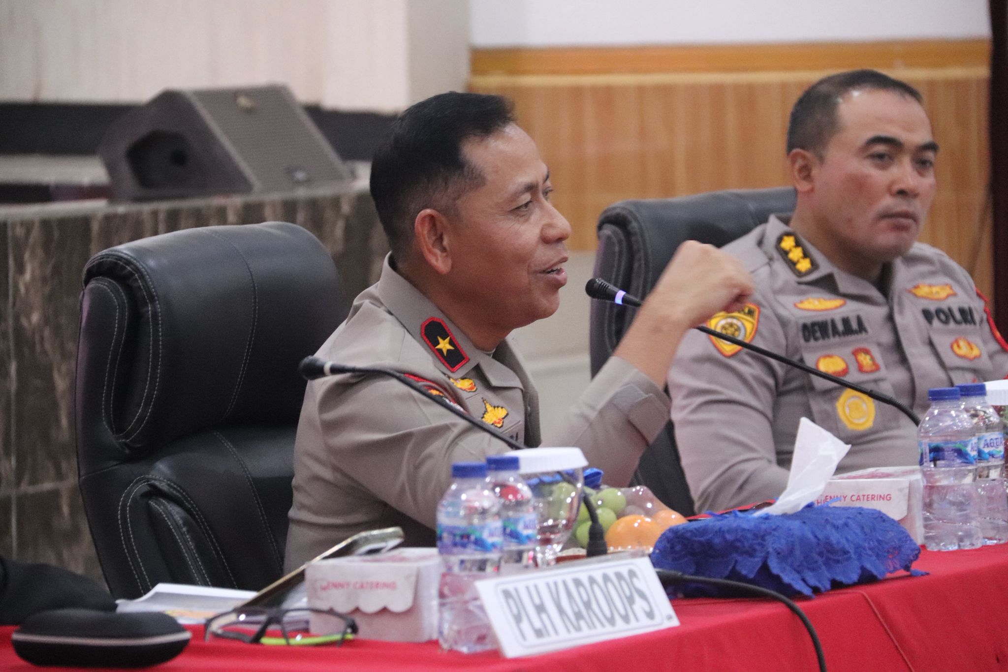 Wakapolda NTB Brigjen Pol Hari Nugroho memberikan pengarahan pada pembukaan Tactical Wall Game di Gedung Sasana Dharma, Sabtu (18/10).