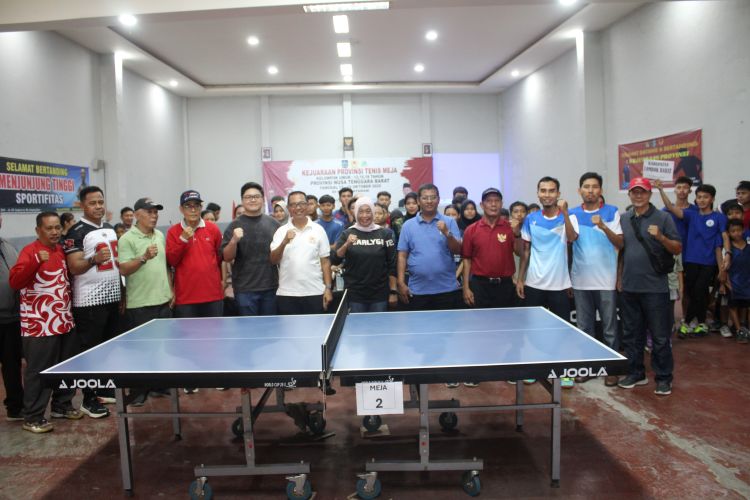 Pengprov PTMSI NTB menggelar Kejurprov Tenis Meja NTB bekerja sama dengan Bank NTB Syariah.
