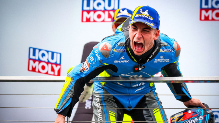 Raul Fernandez raih kemenangan perdana di MotoGP Australia 2025. Bezzecchi podium ketiga, Di Giannantonio finis kedua di Phillip Island.