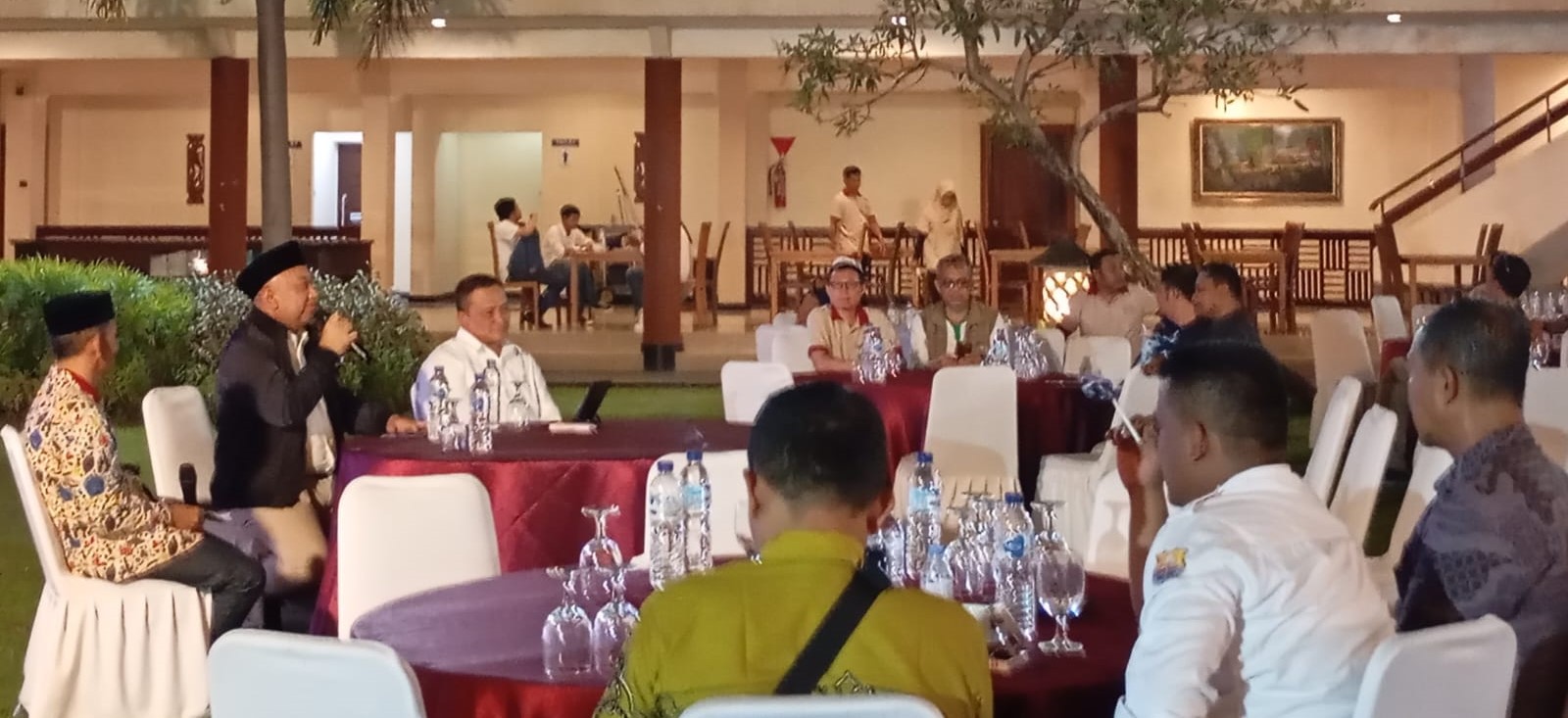 Wakil Ketua Komisi X DPR RI Lalu Hadrian Irfani memberikan sambuatn pada penutupan Kongres ATAS Indonesia ke-7 di Hotel Lombok Raya, Sabtu lalu (18/10). TAS bagian penting dari sistem pendidikan.