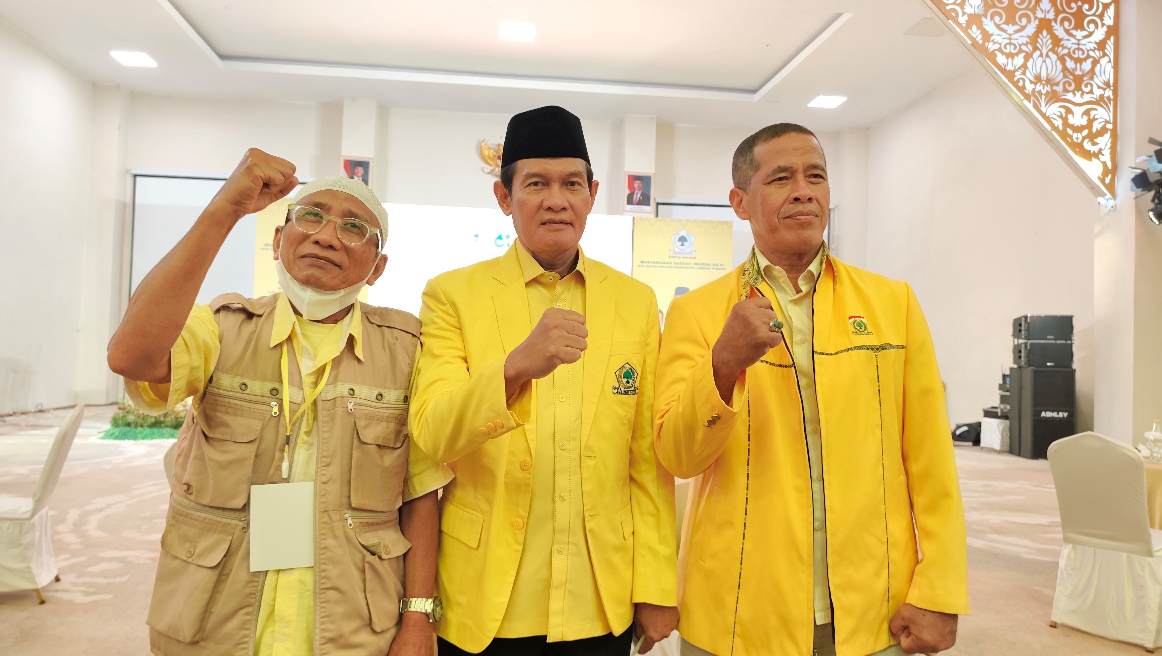 Wakil Bupati Lombok Tengah M Nursiah (tengah) kini nahkodai Partai Golkar di Gumi Tatas Tuhu Trasna.