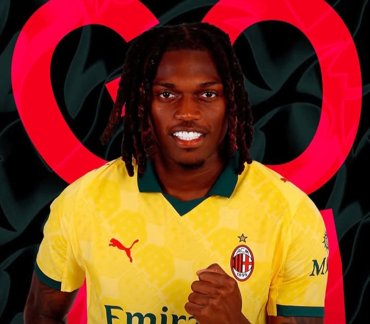 Rafael Leao, striker AC Milan yang mencetak dua gol kemenangan atas Fiorentina.