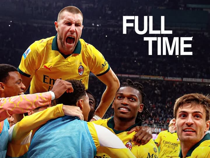 Para pemain AC Milan melakukan selebrasi dalam pertandingan kontra Fiorentina yang dimenangkan 2-1.