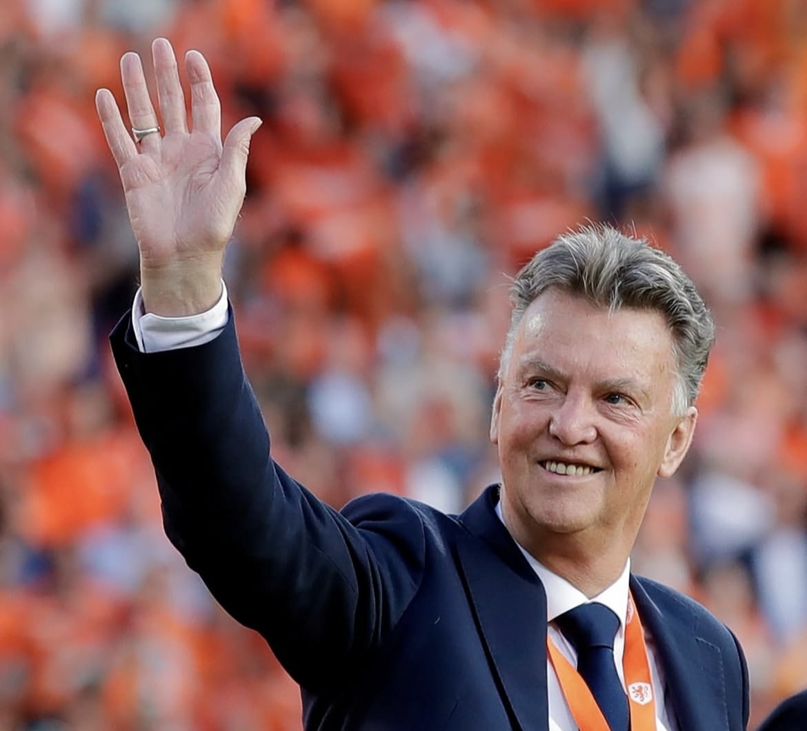 Louis van Gaal dikaitkan dengan kursi pelatih Timnas Indonesia. Rumor makin kuat namun belum ada konfirmasi resmi dari pihak PSSI.