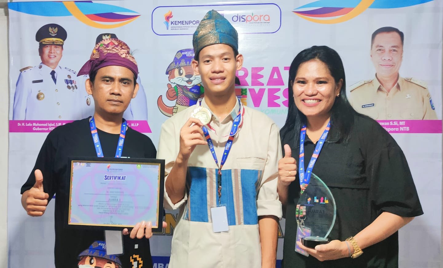 M. Andi Ridhoan, seorang siswa Kelas 3 SMA Tuna Rungu dari SLBN 1 Sumbawa, membuktikan bahwa keterbatasan bukan penghalang untuk menjadi juara.