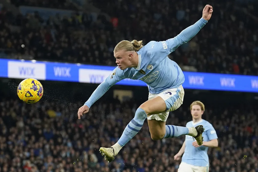 Erling Haaland memecah rekor Premier League&mdash;10+ gol dalam delapan laga awal musim tiga kali! Premier League dijadikannya arena pribadi.