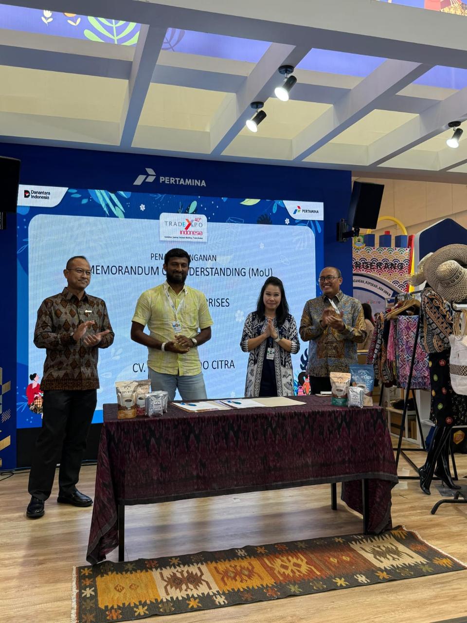 Sepuluh UMKM binaan Pertamina Patra Niaga Jatimbalinus berhasil mencatatkan prestasi gemilang dengan total omzet mencapai Rp3,7 miliar.