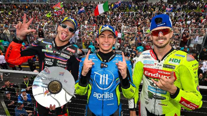 Trackhouse MotoGP cetak sejarah di Australia 2025. Tim Amerika ini jadi tim ke-11 yang menang Grand Prix lewat kemenangan Raul Fernandez.