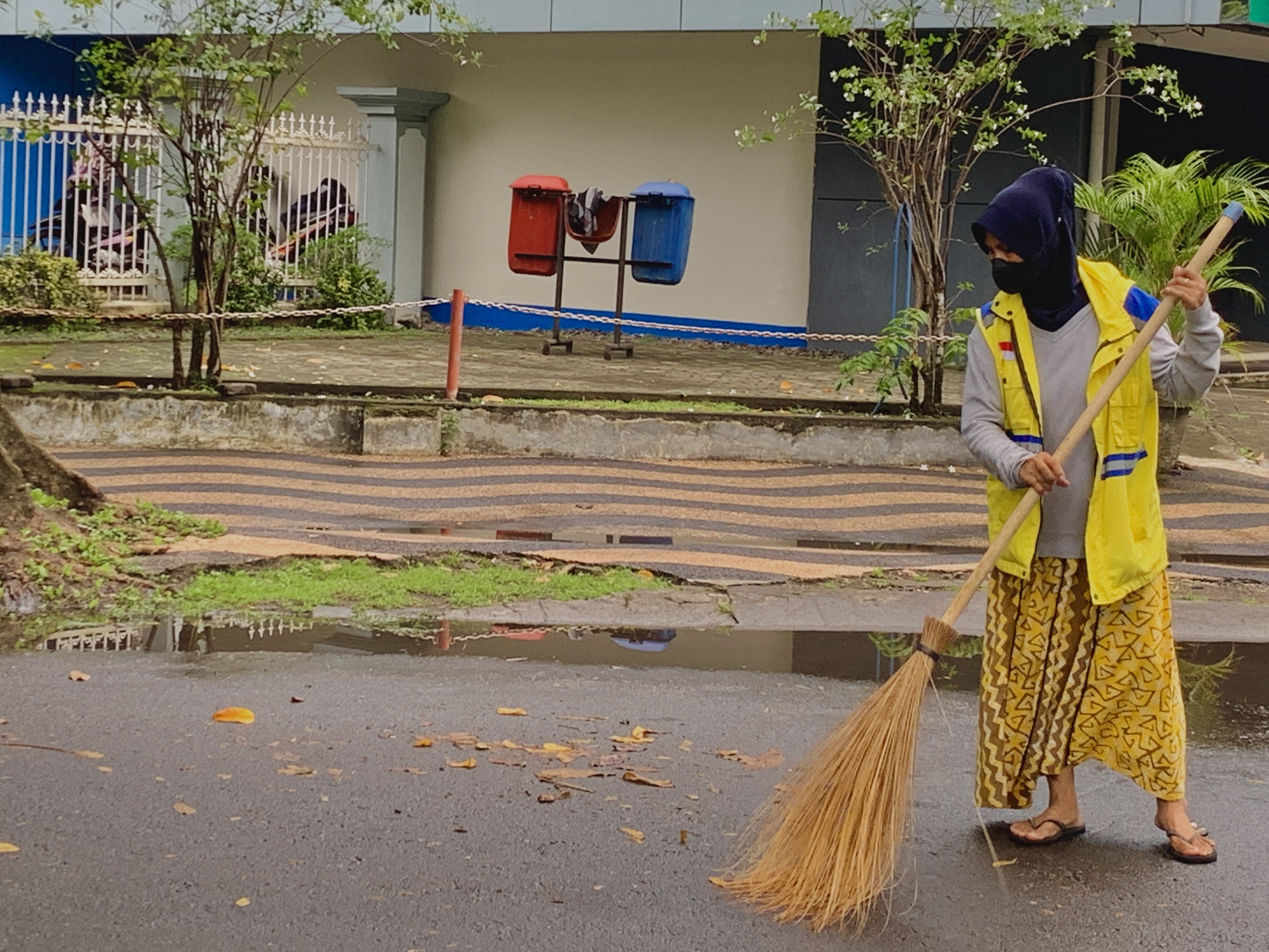 Tukang sapu yang termasuk dalam PPPK Paro waktu Kota Mataram juga akan dilakukan penyesuaian gaji.