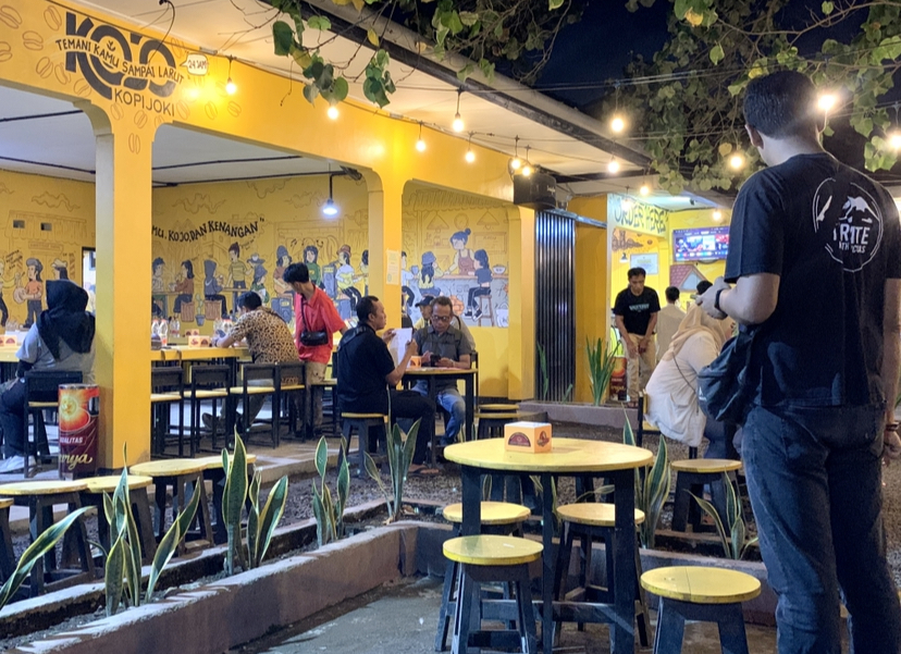 Kojo tempat kumpul-kumpul di Mataram.