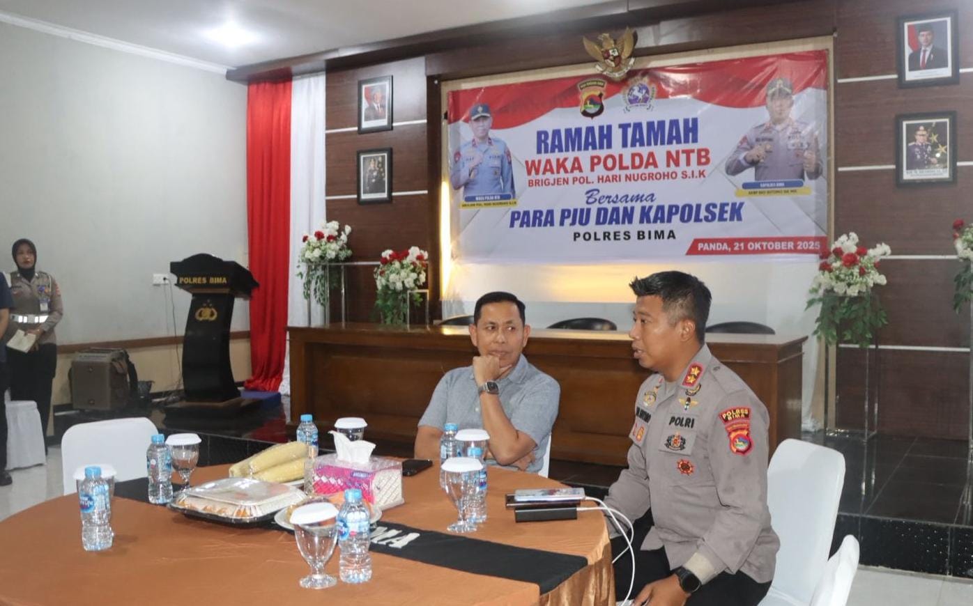 Wakapolda NTB Brigjen Pol Hari Nugroho (kiri) saat kunjungan di Polres Bima.