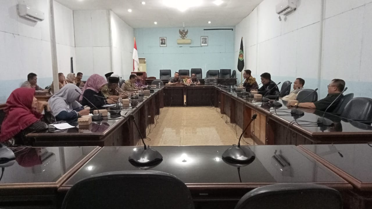 SAMPAIKAN ASPIRASI: Suasana hearing Dewan Pendidikan Lombok Utara dengan Komisi III DPRD