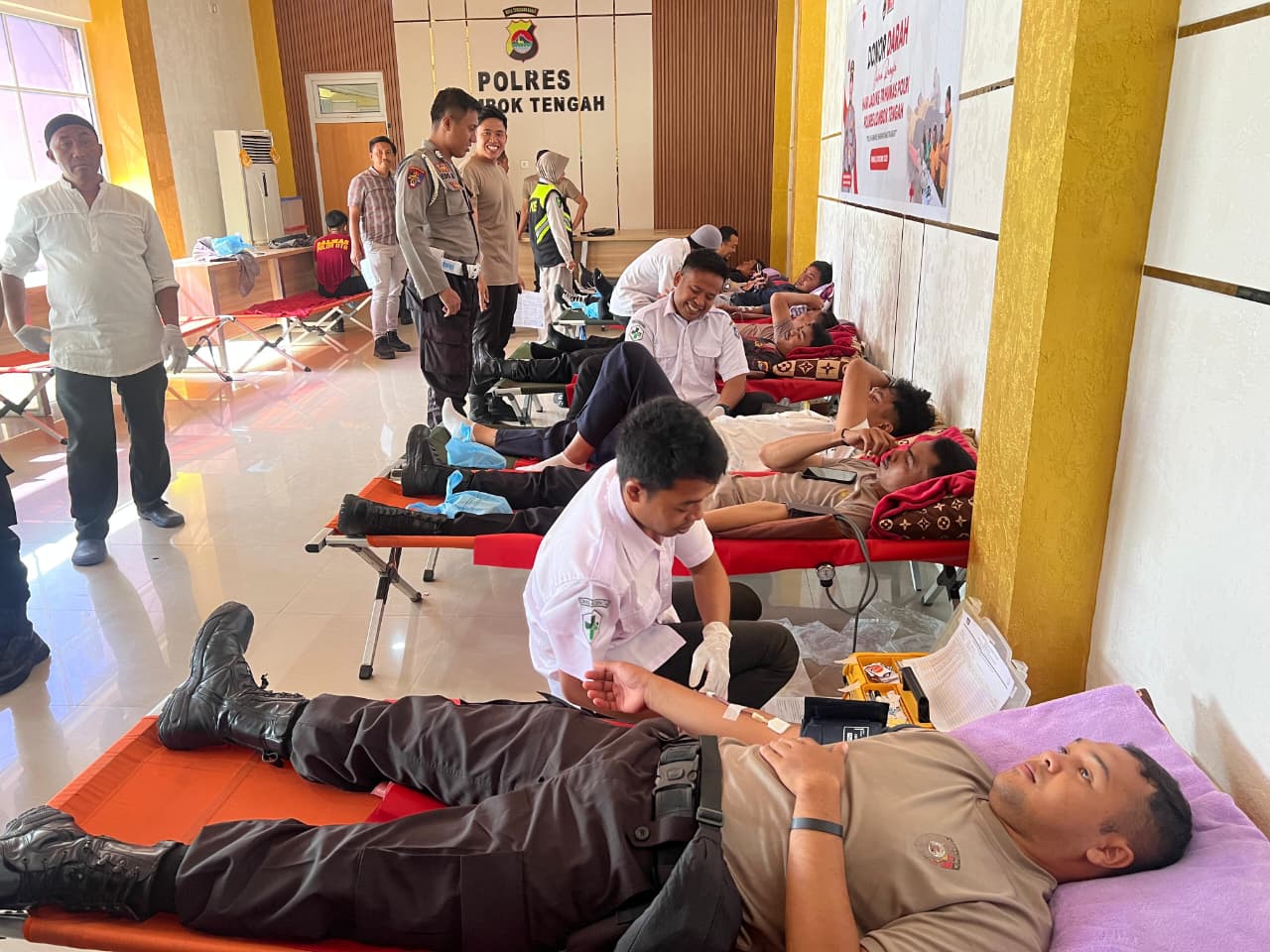 Memperingati Hari Jadi ke-74 Humas Polri, Polres Lombok Tengah menggelar kegiatan donor darah
