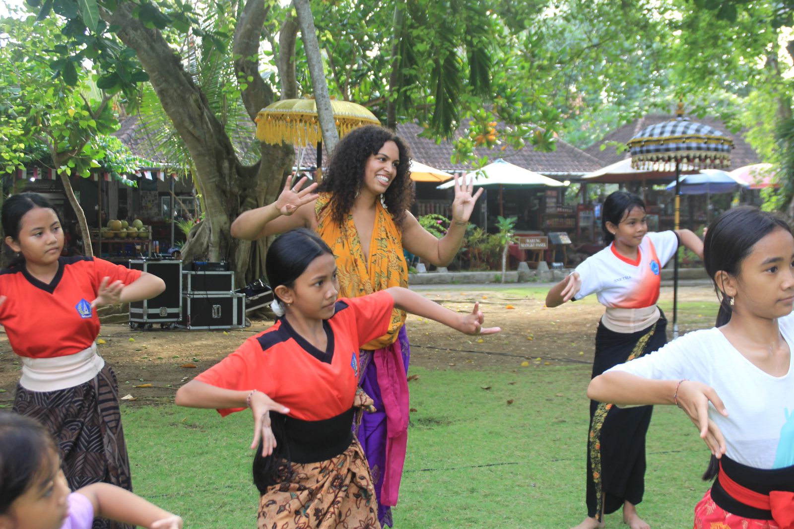 The Nusa Dua Festival (NDF) 2025 akan dimeriahkan oleh penampilan istimewa Tari Pendet Massal yang dibawakan oleh 100 anak dari desa penyangga kawasan The Nusa Dua pada Sabtu (25/10).