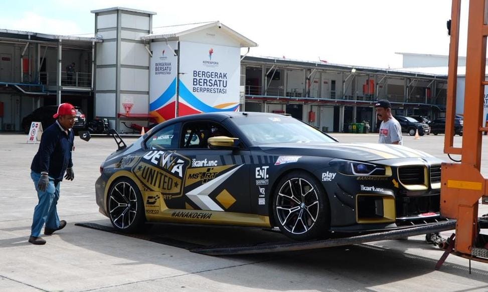 SAKSIKAN: Sejumlah mobil balap ajang Mandalika Festival of Speed telah tiba di Sirkuit Internasional Mandalika, Rabu (22/10).