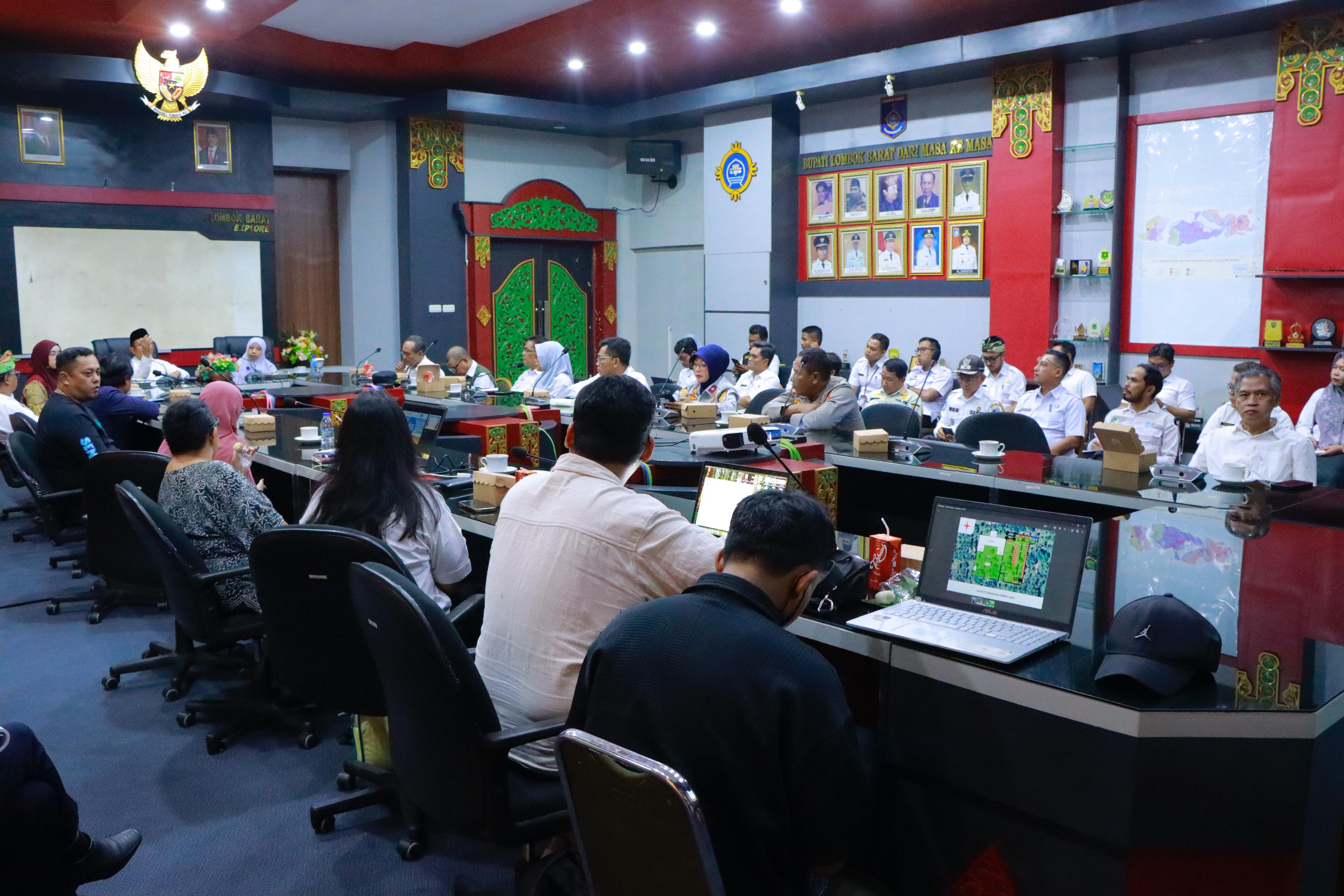 EKSPOSE: Bupati Lombok Barat Lalu Ahmad Zaini melakukan ekspose kegiatan Senggigi Sunset Jazz.