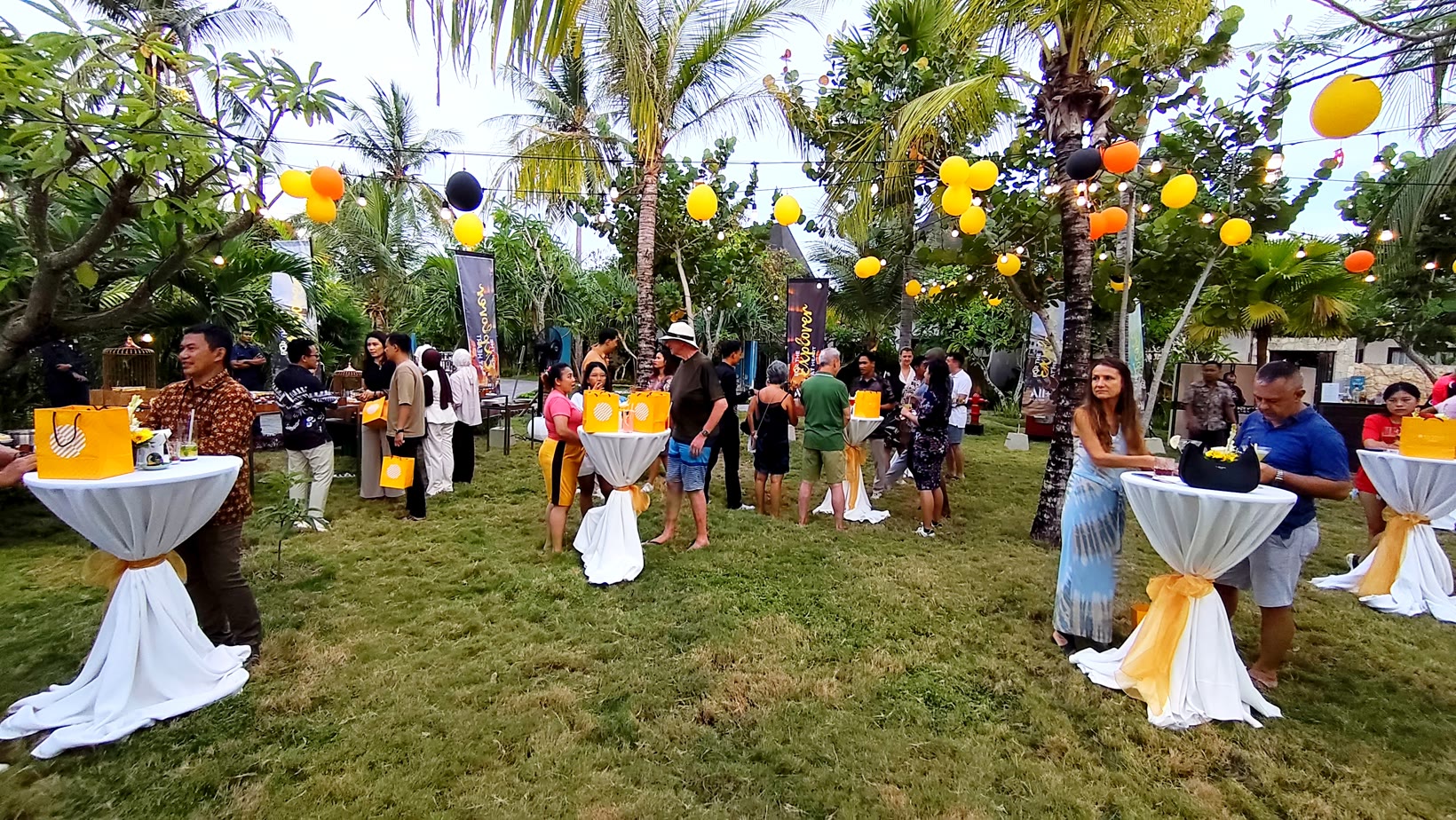 MEMBER ACCOR: Puluhan member Accor menghadiri acara All Accor to Our Explore at Heart yang digelar ​Pullman Lombok Merujani Mandalika Beach Resort, di Lombok Tengah, NTB, Rabu (22/10).