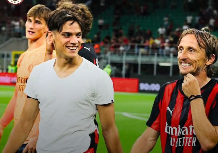 Samuele Ricci dan Luka Modric, dua pemain tengah AC Milan.