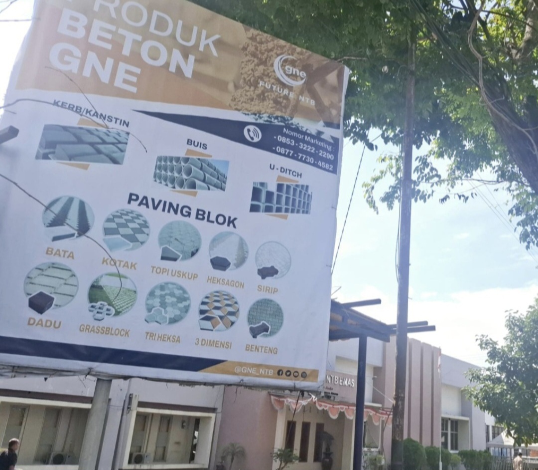 PT GNE menampilkan gambar produk usaha beton depan kantornya di Jalan Selaparang Nomor 60 Mayura, Cakranegara, Kota Mataram.