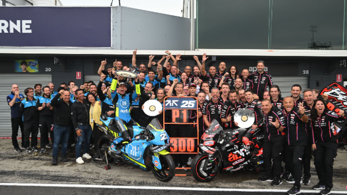 Aprilia Racing catat sejarah dengan kemenangan ke-300 di Kejuaraan Dunia, usai Raul Fernandez juarai GP Australia bersama Trackhouse.