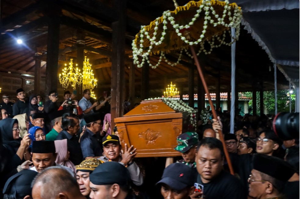 MAESTRO PEDALANGAN: Jenazah Ki Anom Suroto diberangkatkan menuju pemakaman di Dhepokan, Juwiring, Klaten, Kamis (23/10).
