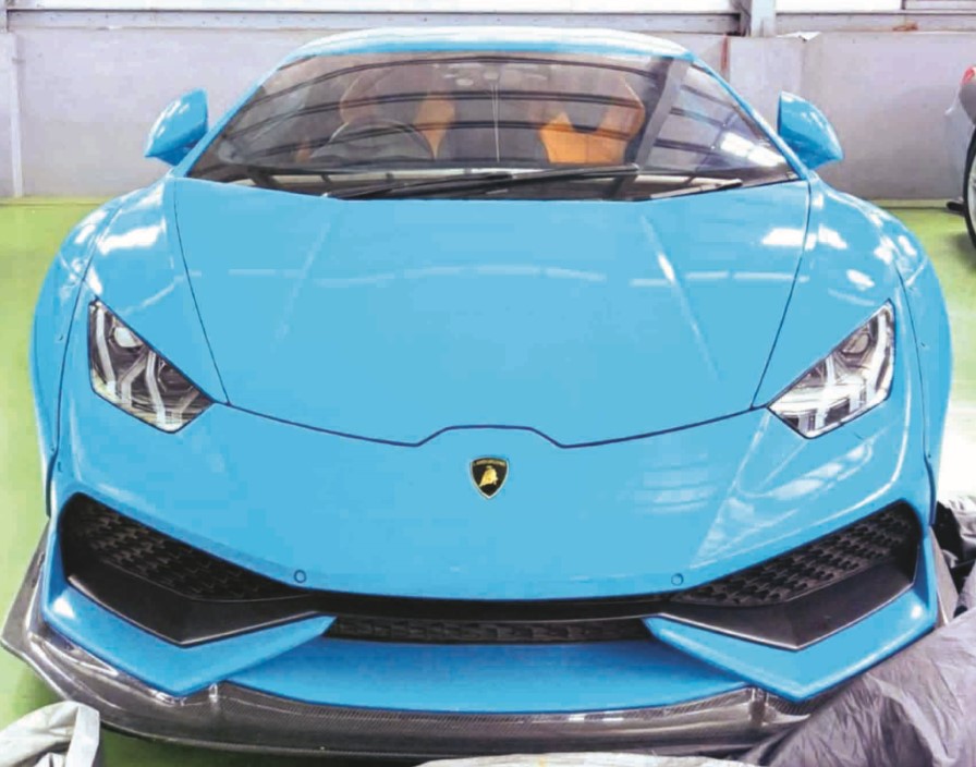 MOBIL MILIARAN: Lamborghini sitaan dari Doni Salmanan yang terjual dalam lelang.