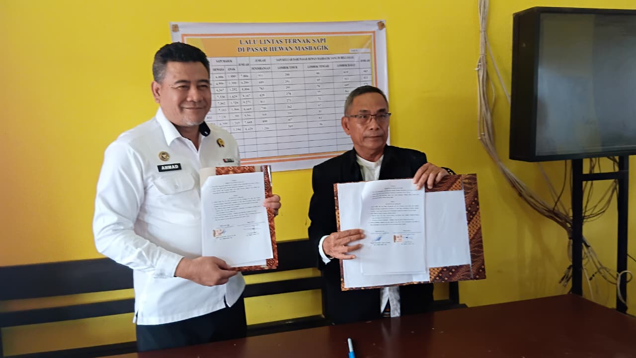 Kepala Lapas Kelas IIB Selong dan Kepala Dinas Peternakan dan Kesehatan Hewan Lotim saat menandatangani kerjasama.