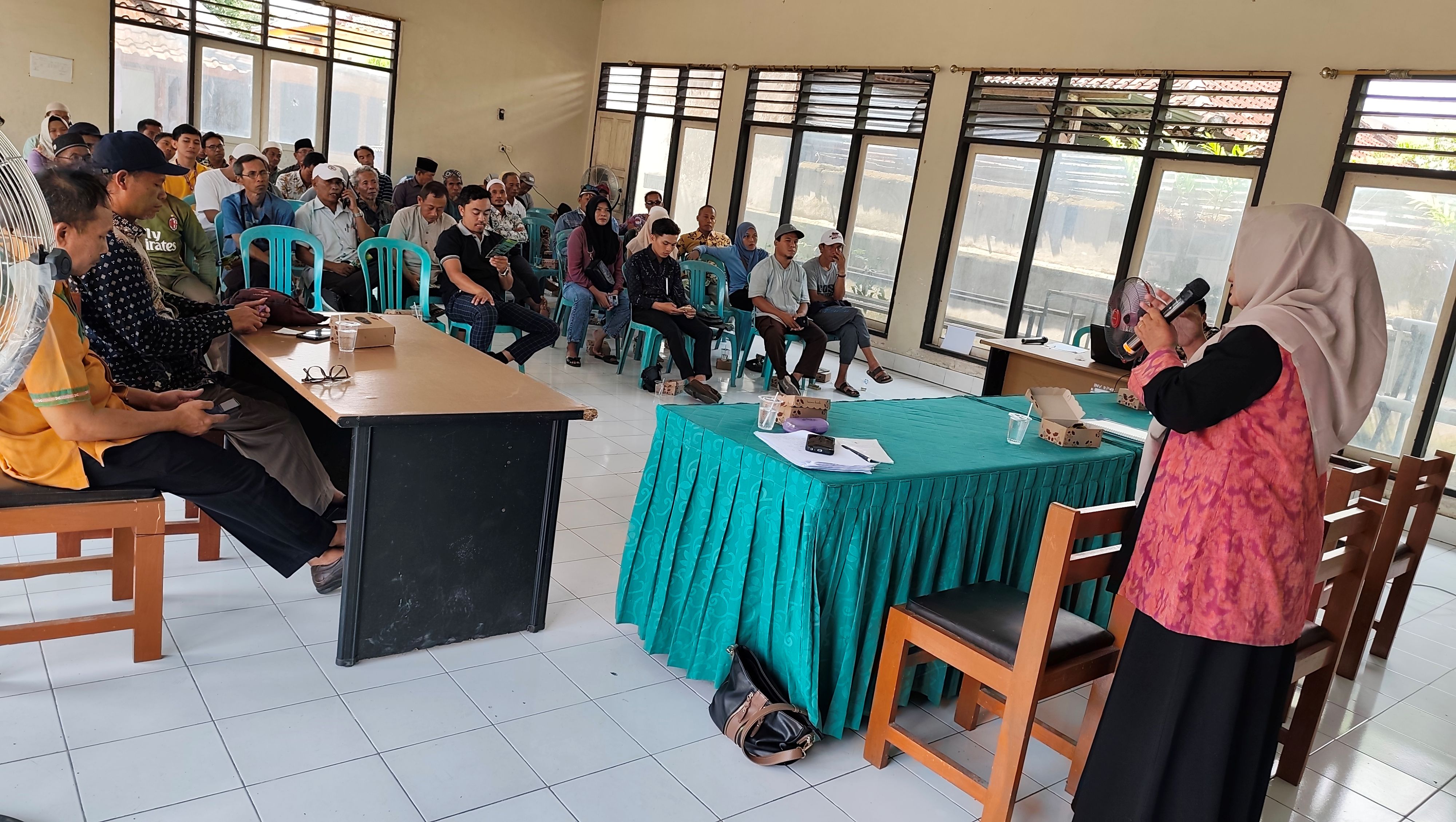 Puluhan supplier pangan mengikuti kegiatan sosialisasi keamanan dan mutu pangan asal tumbuhan di Aula Dinas Ketahanan Pangan Lombok Tengah, Kamis (23/10).