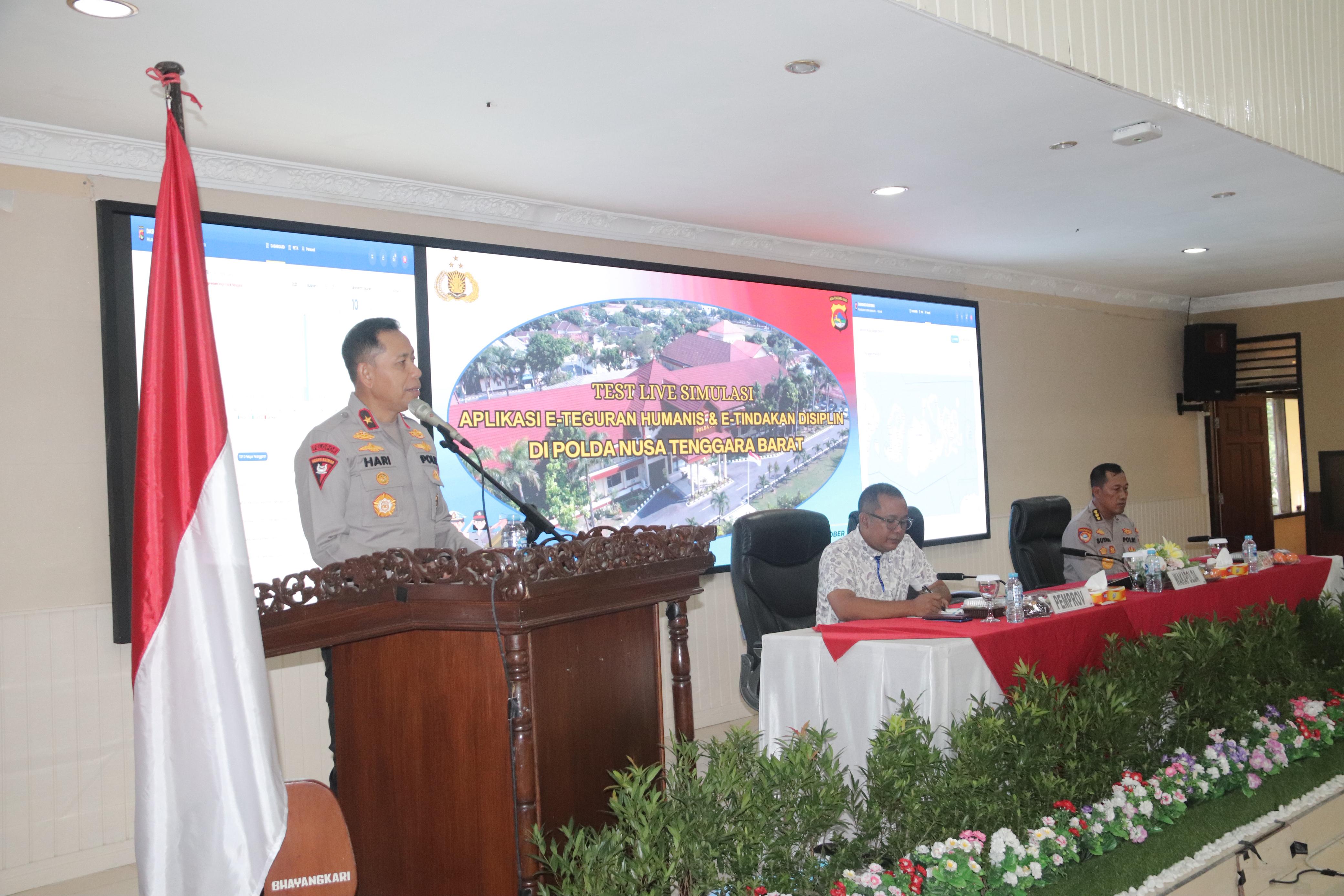 Simulasi peluncuran E-Teguran Humanis dan E-Teguran Disiplin yang dipimpin Wakapolda NTB Brigjen Pol Hari Nugroho, Jumat (24/10).