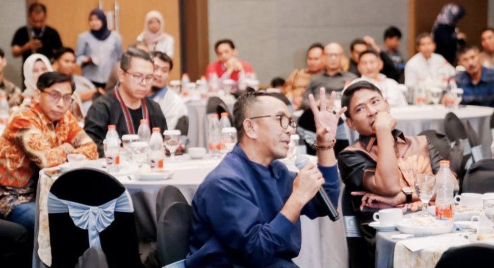 Anggota Banggar dan Pimpinan DPRD NTB mengikuti rapat koordinasi dengan Dirjen Bina Keuangan Daerah Kementerian Dalam Negeri (Kemendagri) Agus Fatoni di Hotel Prime Park Mataram, Jumat (17/10).
