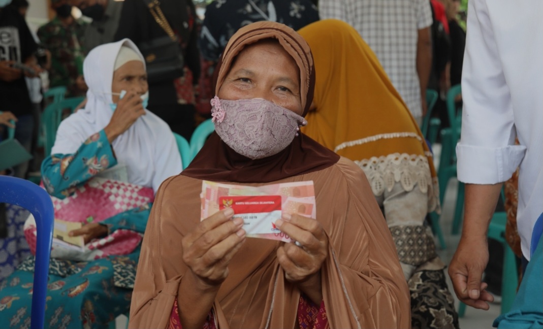 Gelontoran akhir tahun! 5 bansos tambahan cair serentak di desember 2025, pkh plus hingga pip 2026 siap masuk rekening