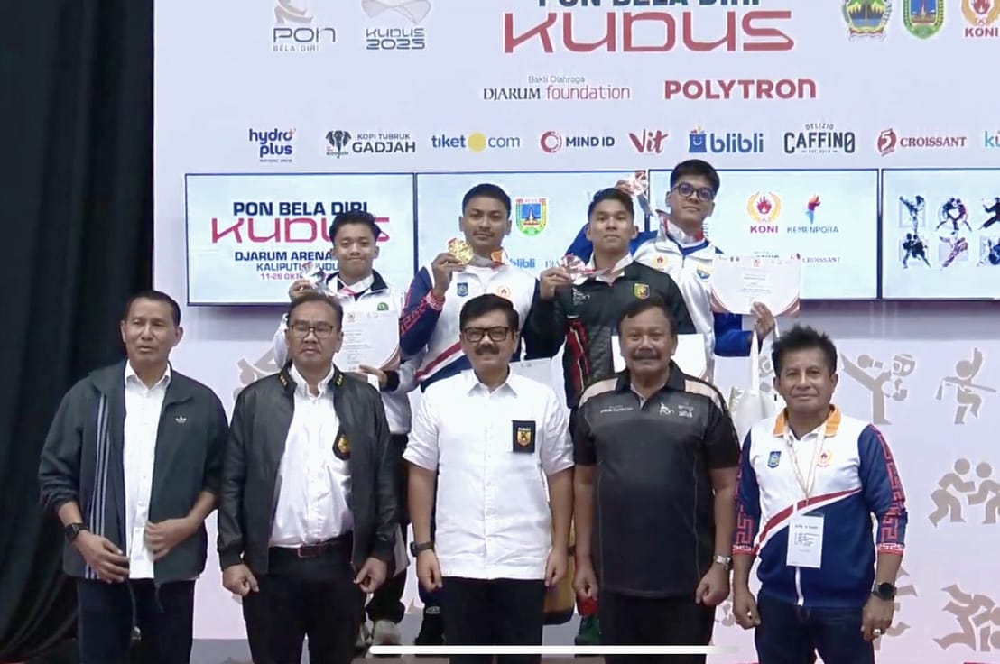 Karateka NTB Ahmad Zigi Zaresta Yuda berhasil menyumbangkan medali emas bagi NTB di PON Beladiri 2025 Kudus.