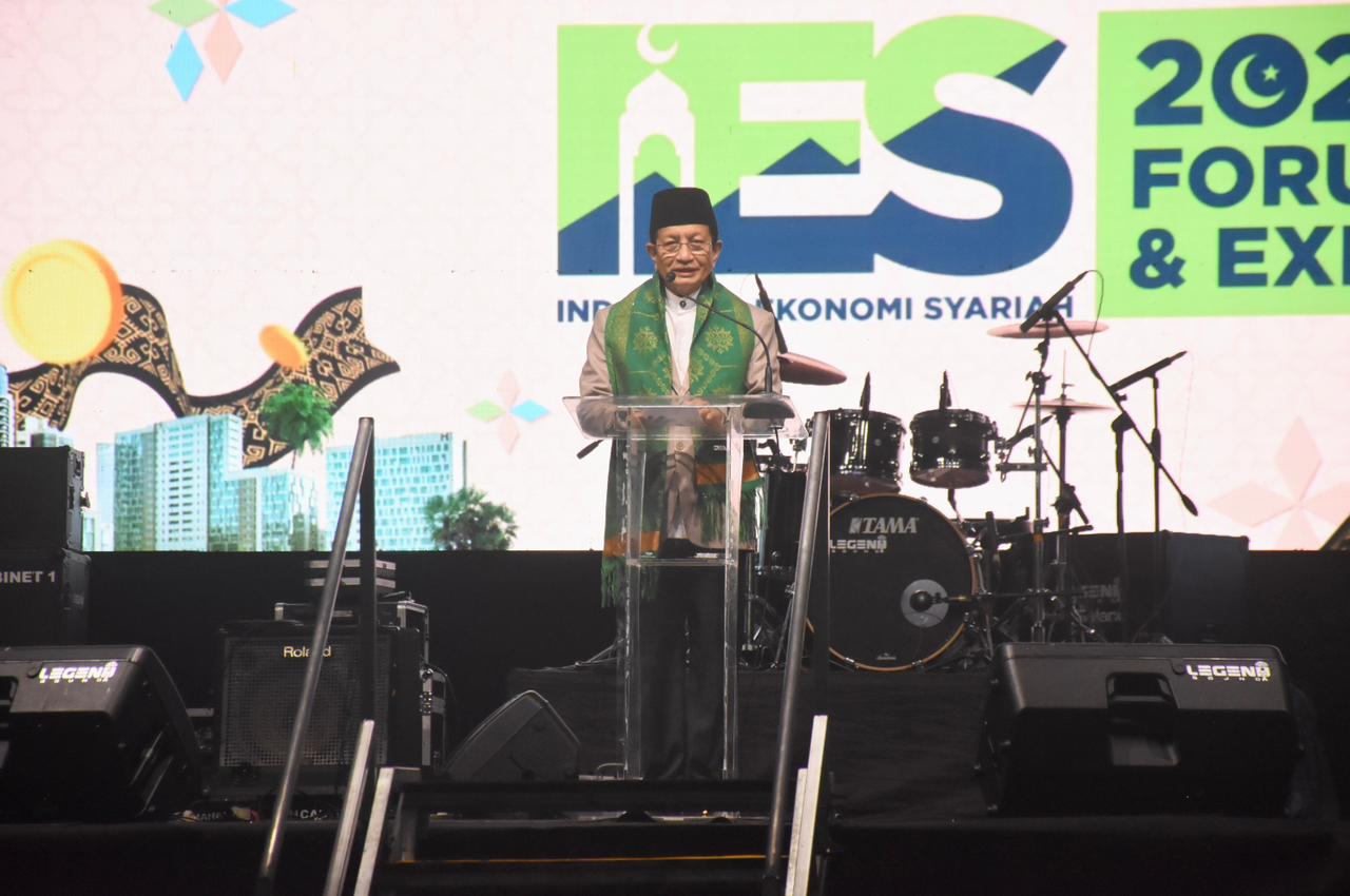 Menag RI Prof Dr Nassaruddin Umar secara resmi membuka Indonesia Ekonomi Syariah (IES) 2025 dan Forum & Expo di Islamic Center, Mataram, Kamis malam (23/10)
