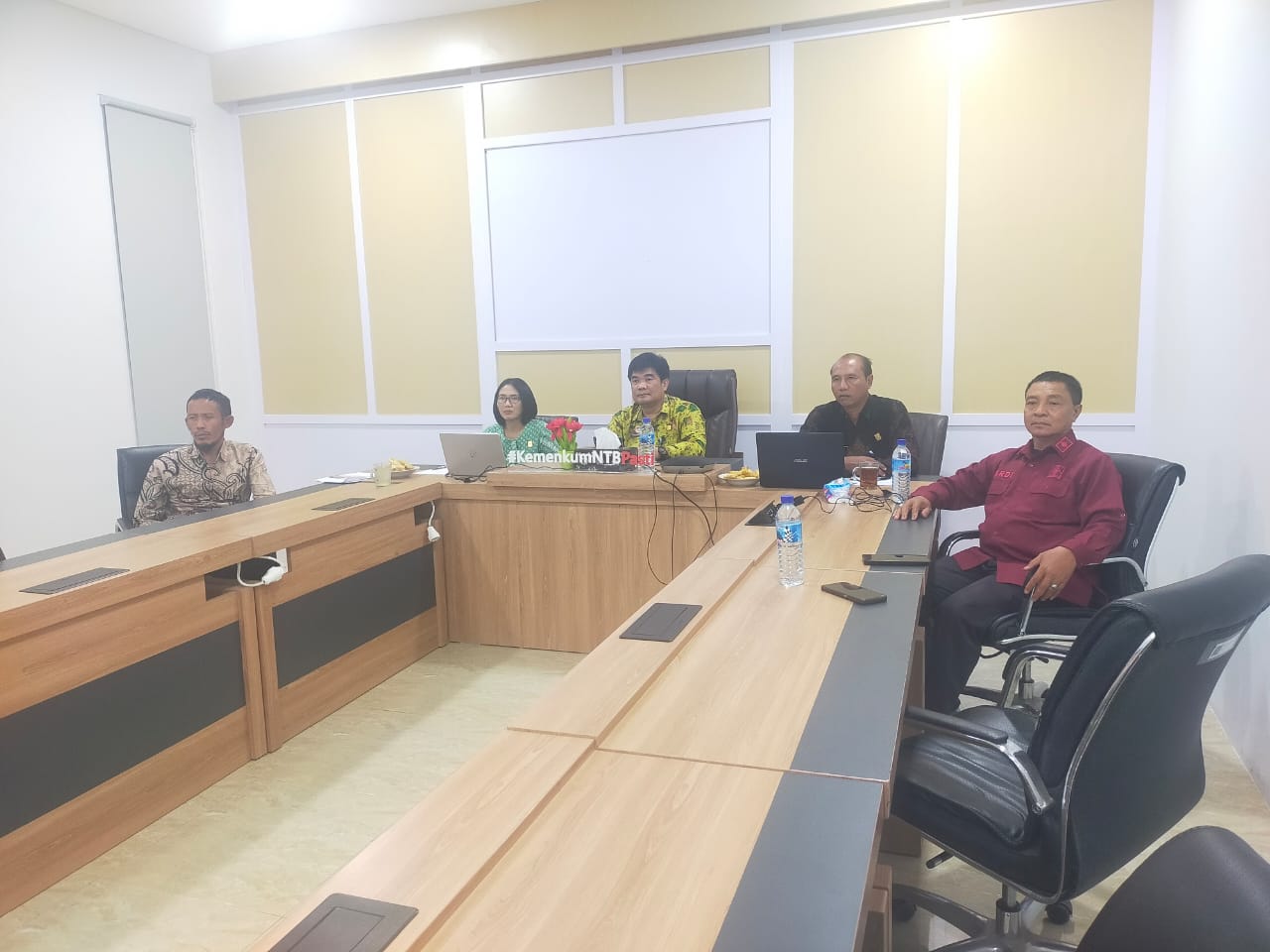 Kanwil Kemenkum NTB melakukan Sosialisasi Pembentukan Pos Bantuan Hukum (Posbakum) Desa dan Kelurahan Kabupaten Lombok Tengah yang digelar secara daring, Kamis (23/10).