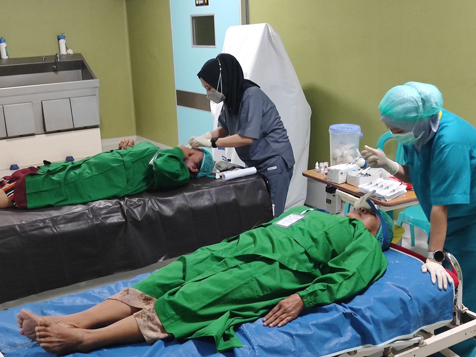 Operasi katarak gratis oleh pegadaian.
