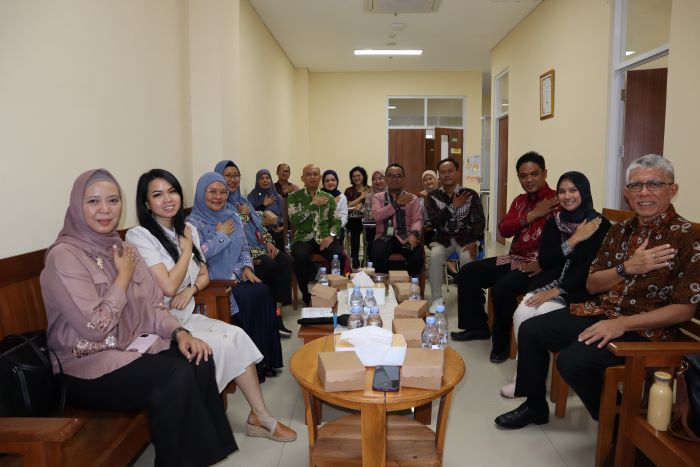 SINERGI: Direktur RS Mandalika dr Oxy Tjahjo Wahjuni menerima kunjungan rombongan kemenkes dalam kegiatan Pendampingan Implementasi Program Adaptasi Tenaga Medis WNI Lulusan Luar Negeri, Kamis (23/10)