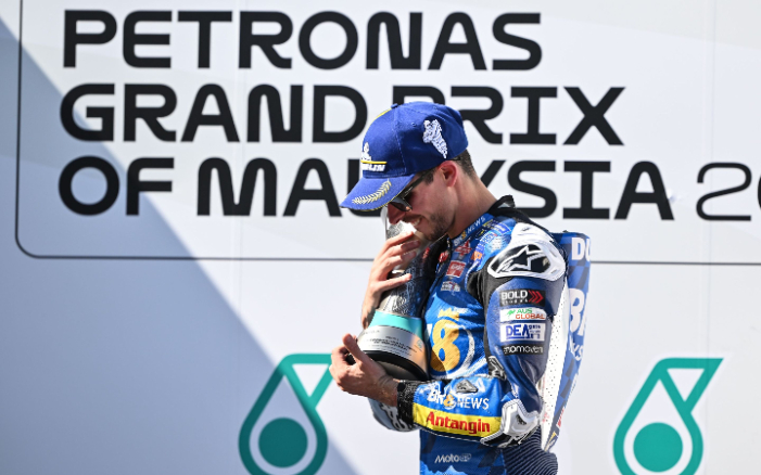 Alex Marquez juara MotoGP Malaysia 2025 di Sepang. Bagnaia gagal finis akibat masalah teknis, Acosta dan Mir lengkapi podium.