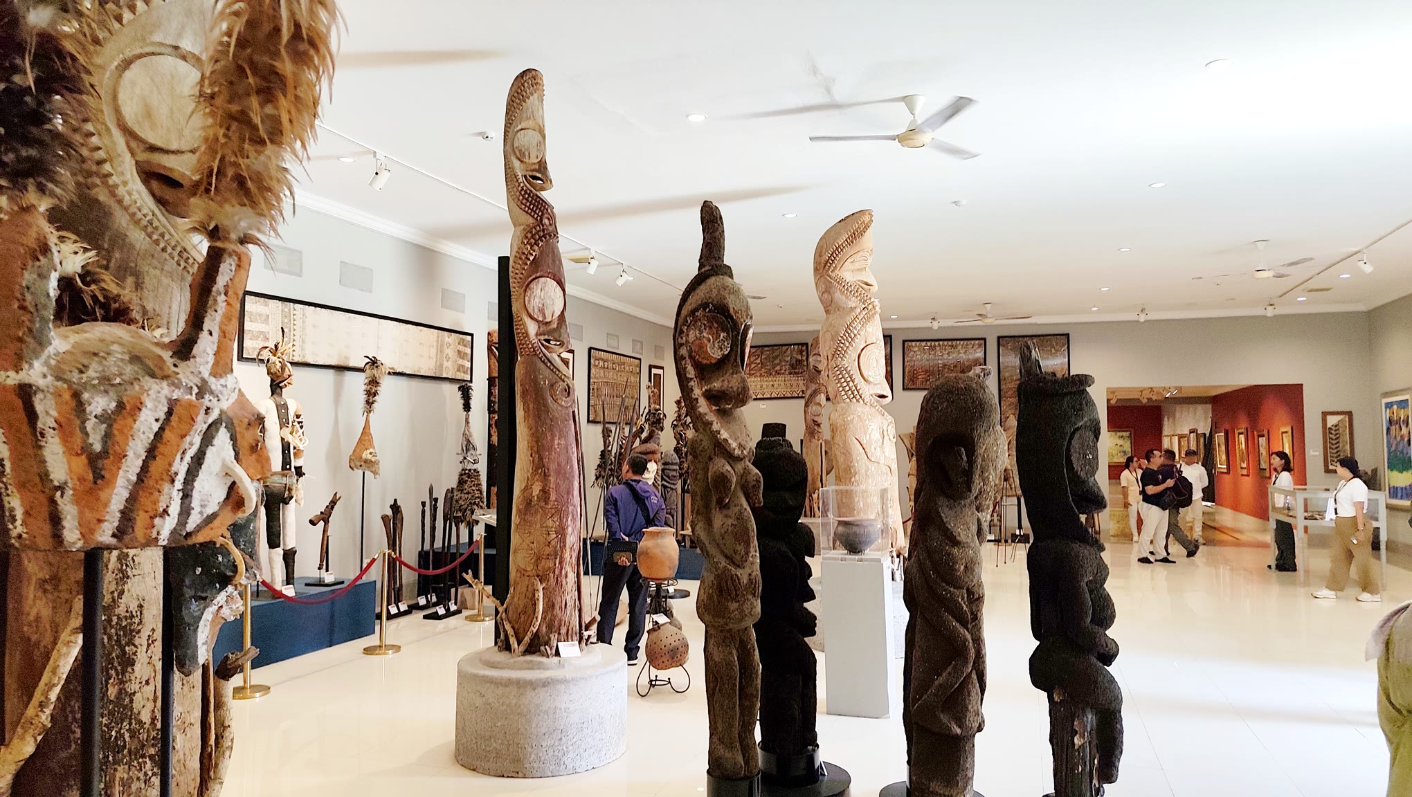 Museum Pasifika memiliki koleksi lebih dari 600 karya seni dari 200 seniman di 25 negara